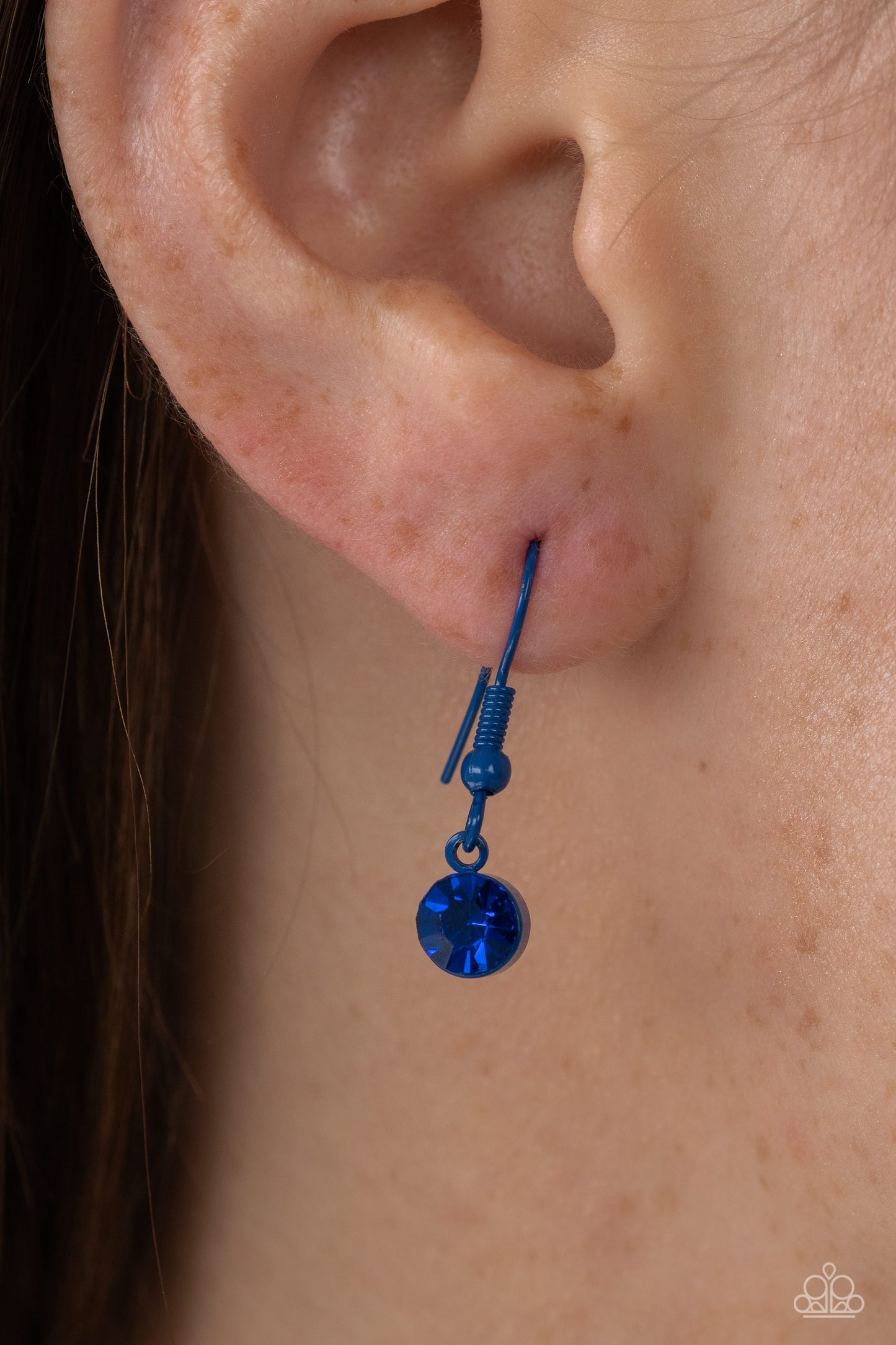 Paparazzi Accessories Emerald City Couture - Blue Featuring a vivacious blue chain, a collection of purple UV shimmery emerald-cut gems, pressed in vibrant blue frames, coalesces around the collar to create a playful pop of edgy color. Features an adjusta