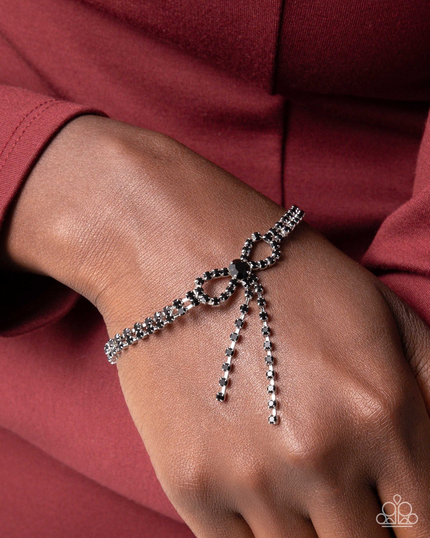 Complete Look: Dapper Delicacy and Dapper Delight - Black