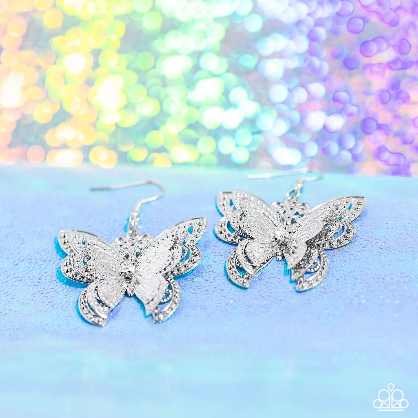 Paparazzi Accessories Layered Launch - White May 2023 Gimme the Glitz Exclusive Jewelry