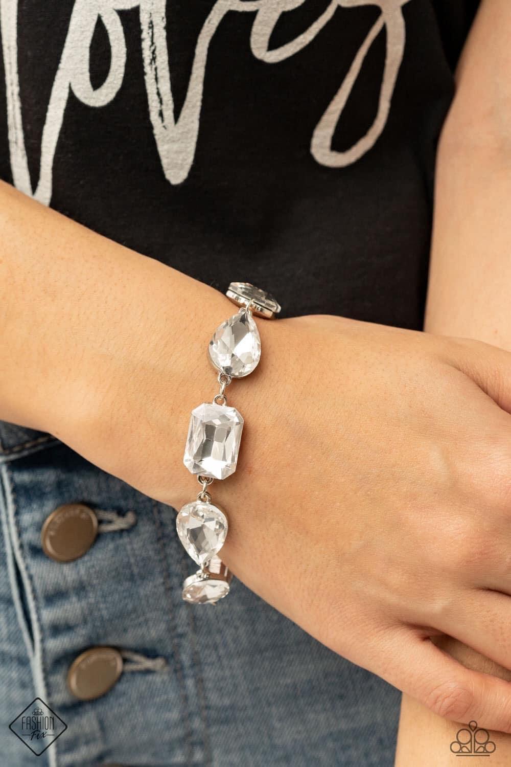 Paparazzi Accessories Sunset Sitings: FF March 2021 Trendsetters are sure to gravitate towards the accessories found in the Sunset Sightings Collection. Featuring more drastic designs, bold colors, and funky combinations found outside the box, the pieces
