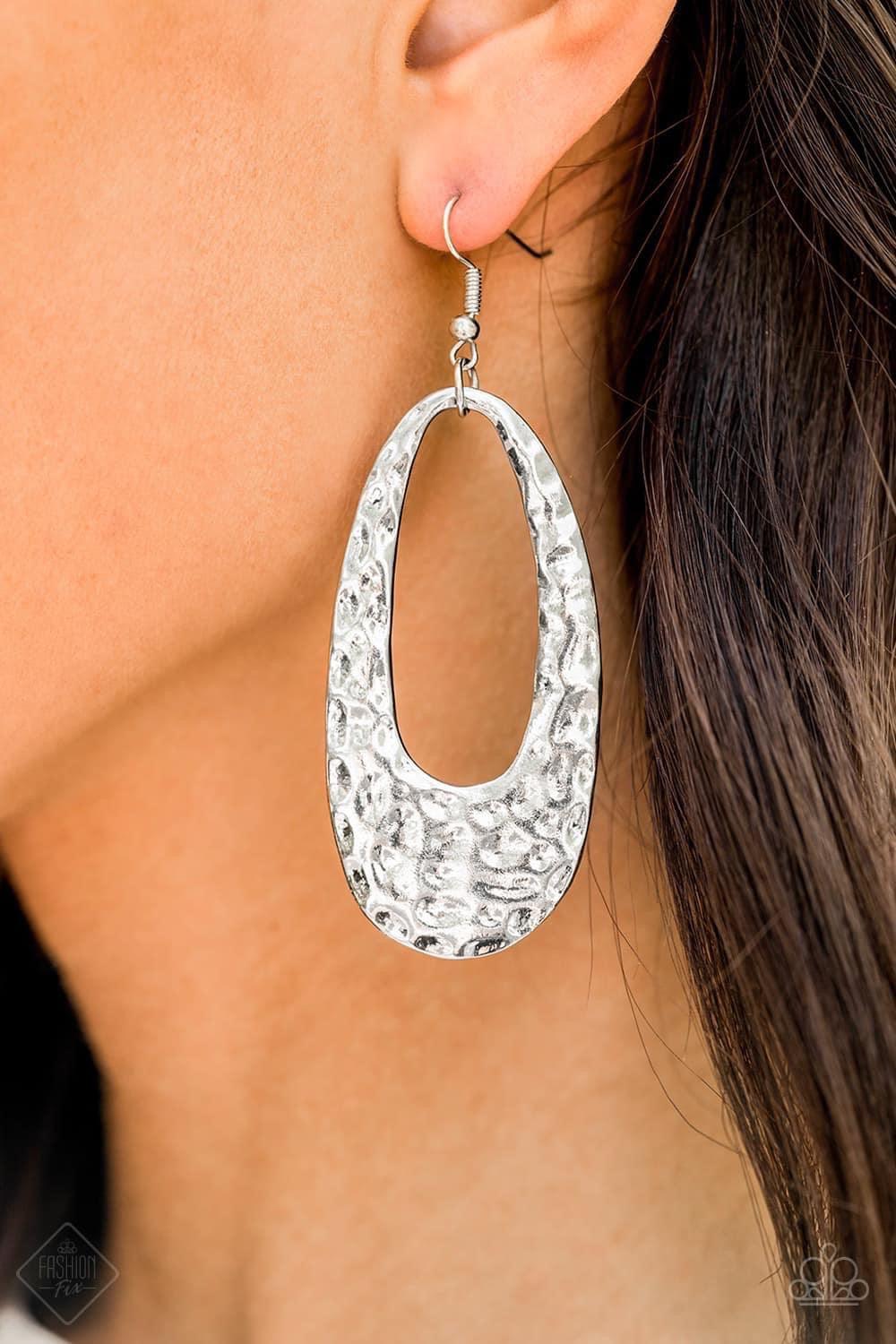 Paparazzi Accessories Simply Santa Fe : FF September 2019 Earthy, desert-inspired designs are what the Simply Santa Fe collection is all about. Natural stones, indigenous patterns, and vibrant colors of the Southwest are sprinkled throughout this trendy c