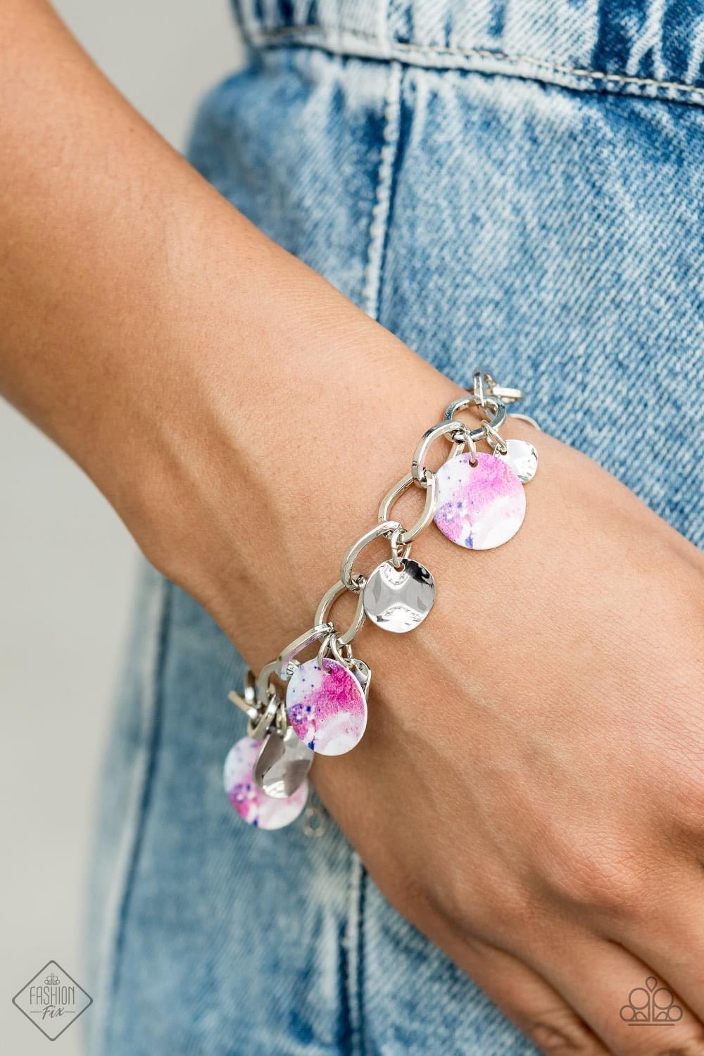 Paparazzi Accessories Sunset Sitings: FF October 2020 Trendsetters are sure to gravitate towards the accessories found in the Sunset Sightings collection. Featuring more drastic designs, bold colors, and funky combinations found outside the box, the piece